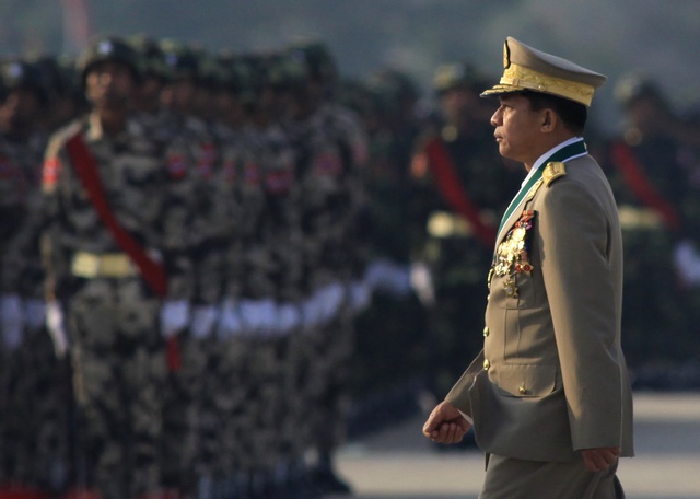 Army chief pledges to cooperate with Htin Kyaw