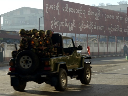 Residents flee as fighting intensifies in northern Shan state