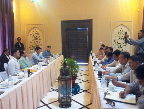 Negotiators meet with Shan delegation as skirmishes erupt in Burma  
