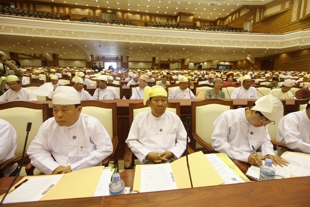 Burma parliament warns government over unpaid debts