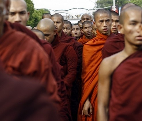 Monks protest in Shan capital after officials demolish monastery