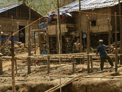 Displaced Kachin keep wary eye on peace talks 
