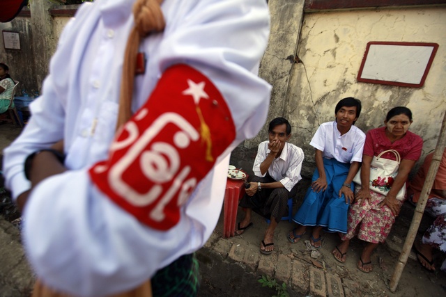 Burmese labour activist sued for ‘cursing’ at NLD 