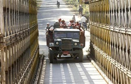 Trade resumes at India-Burma border