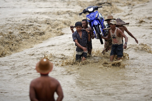 Flooding inundates villages in central Burma