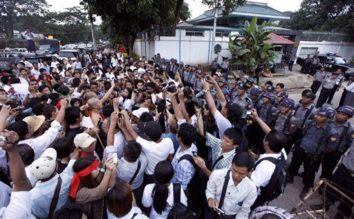 Locals, monks resume sit-in protest at Latpadaung