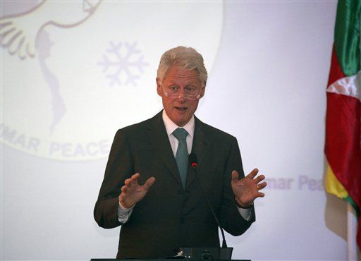 Clinton praises ‘remarkable transition’ in Burma 