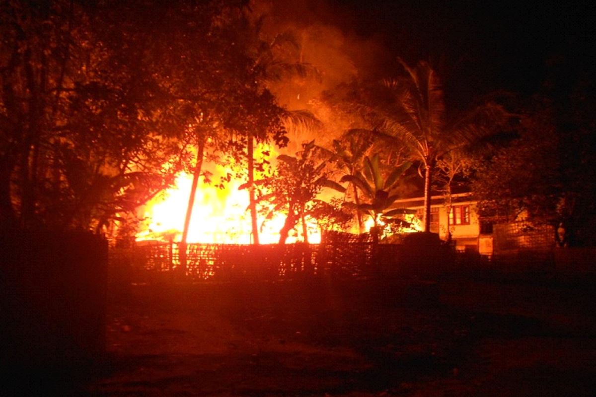 Fire razes Muslim houses in Duchira Dan