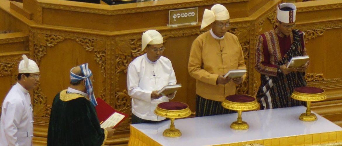Htin Kyaw sworn in as Burma's first civilian president in half century