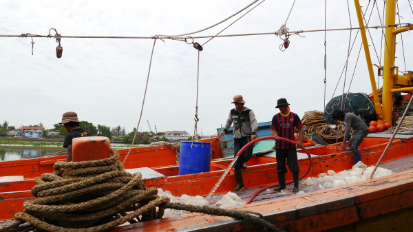 Last group of freed seafood slaves returns to Burma