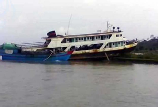 Passengers safe as Arakan ferry beached