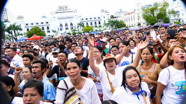Crowds gather to voice support for Burma’s Peace Talks