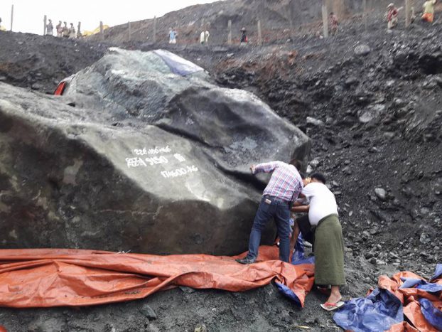 210-ton slab of jade unearthed in Hpakant