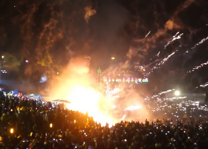 Festival chaos as hot-air balloon crashes