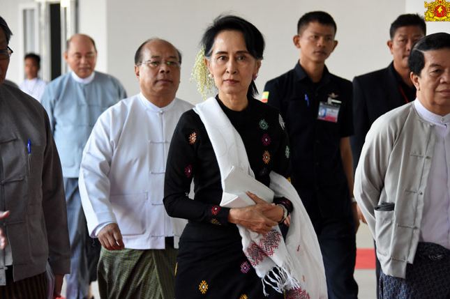 Suu Kyi meets NCA groups for preliminary peace talks