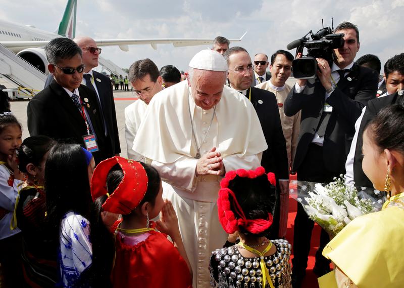 At interfaith gathering in Yangon, Pope stresses unity in diversity