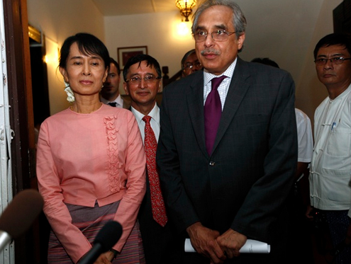 UN urges Suu Kyi to visit northern Arakan State