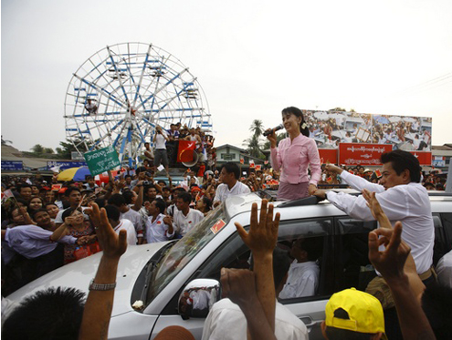 Suu Kyi calls on army in TV address