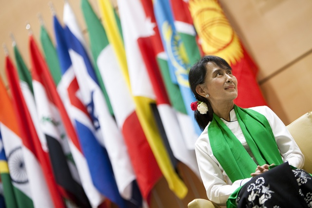 Suu Kyi: “We need precise laws on citizenship”