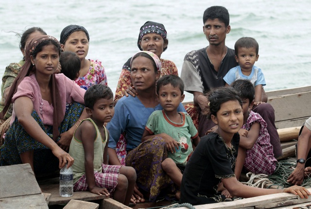Thai navy to sue journalists over Rohingya trafficking allegations