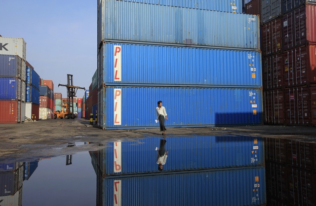 US sanctions fears choke Burmese trade