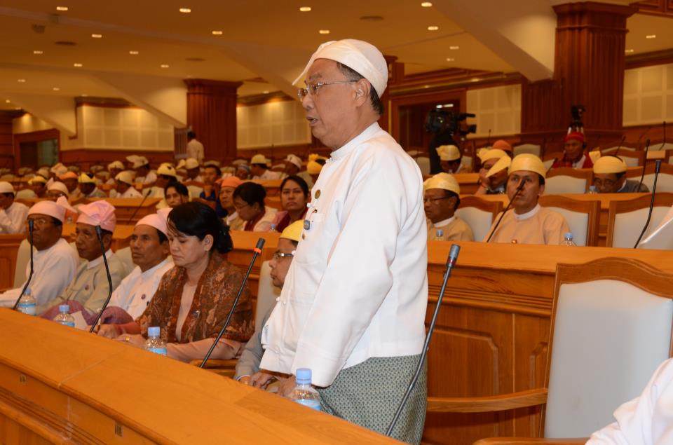 Burma's parliament to investigate critical blogger  