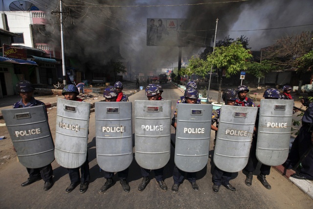 Martial law declared in Meikhtila as mobs threaten journalists