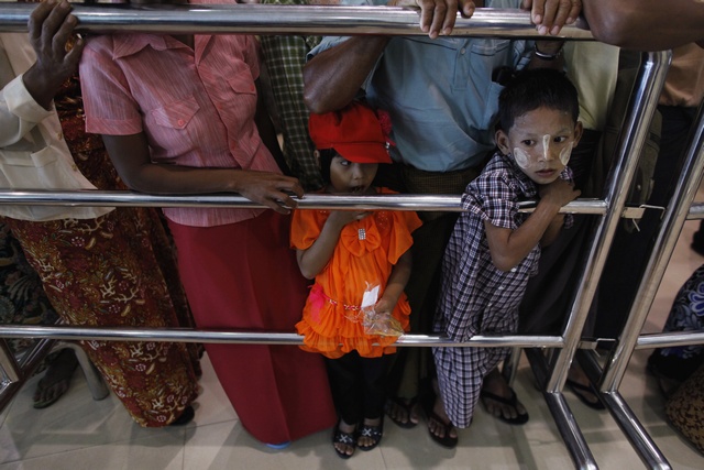 Burmese migrants recovering from coal mine blast