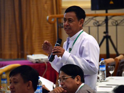 Ye Htut meets with journalists to discuss press freedom