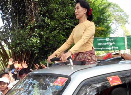 Suu Kyi says constitutional reform will unify military and people