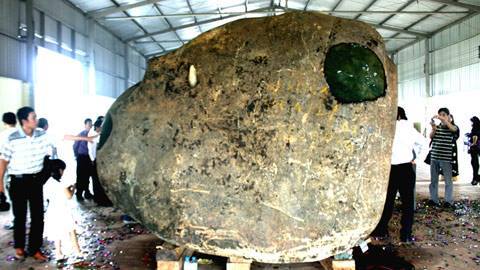 Military secures Hpakant area after 37-ton jade slab found.