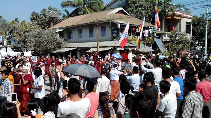 Foreign aid workers ‘huddled’ in Sittwe police station
