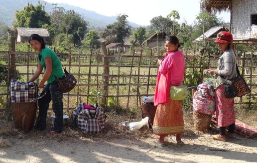 Kachin villagers get apology from Burma Army commander 