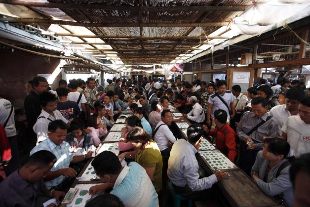 China loan suspensions hurt Mandalay jade market