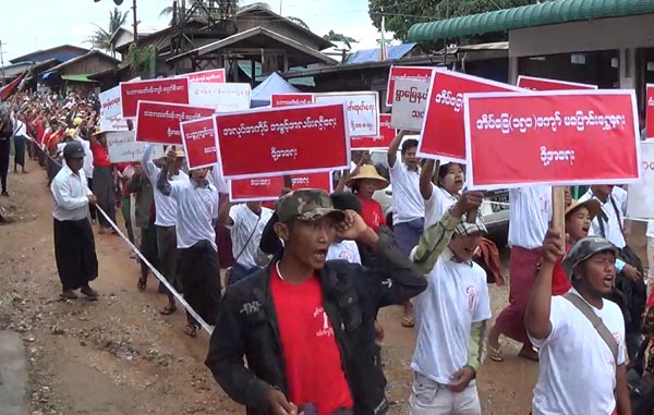 Over 1,000 in Mandalay protest mining activities