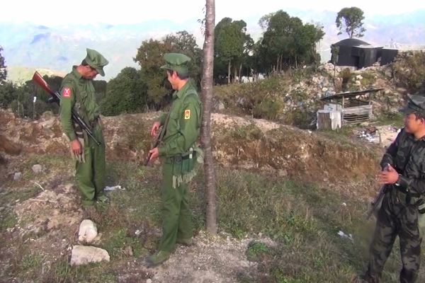 Kachins negotiate release of policemen