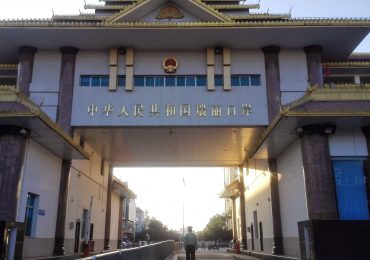 Govt adviser calls for ban on overland Chinese visitors