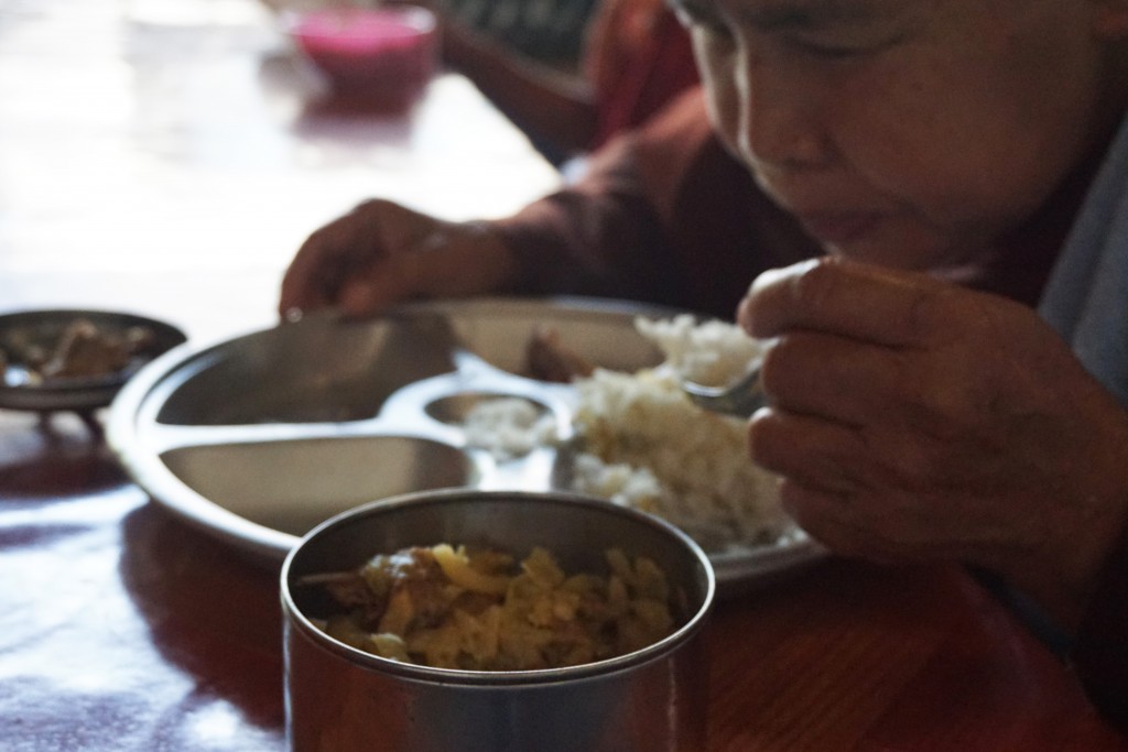 Patients are provided with lunch at Mae Tao Clinic (Photo: Wenying Seah/DVB)