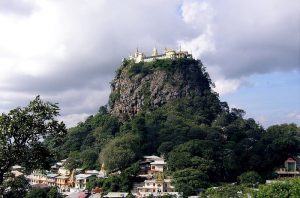 Mount Popa, as it can normally be seen (Photo: Wikicommons)