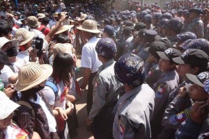 Students and police come together as tensions mount in Letpadan on Tuesday morning, 3 March 2015. (PHOTO: DVB)