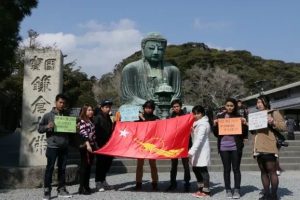 Burmese and Japanese students at the Great Buddha of Kōtoku-in in Kanagawa Prefecture, Japan (Photo: Zaw Zaw Hlaing)