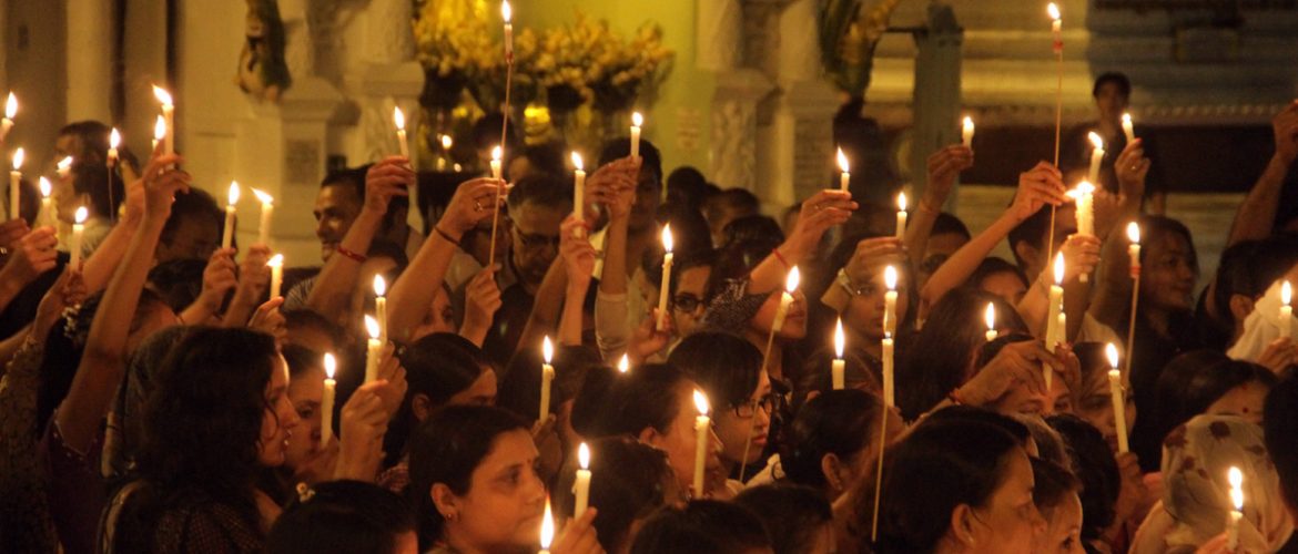 PHOTOS: Vigil at Shwedagon Pagoda for victims of Nepal earthquake