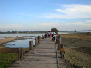 U Bein Bridge and Taungthaman lake. (PHOTO: wikicommons)