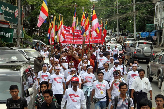 Anti-Rohingya demonstrators take to the streets