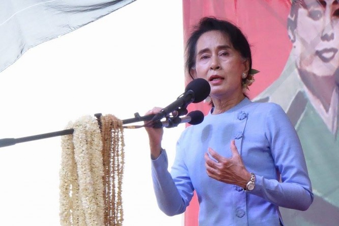Suu Kyi calls for more dialogue with president