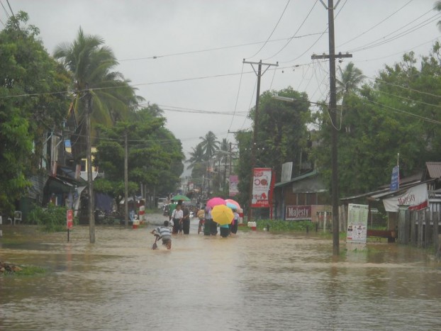 Floods hit Burma as monsoon rolls in