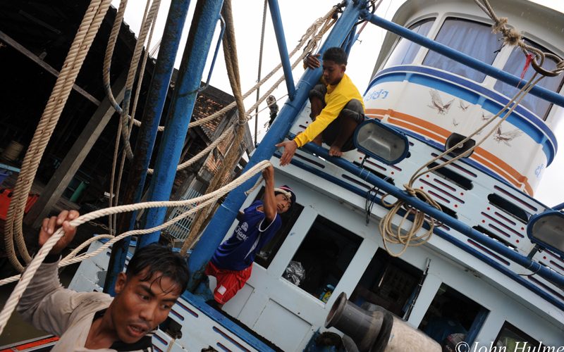 Burmese fishermen wait onshore as Thai dispute lingers