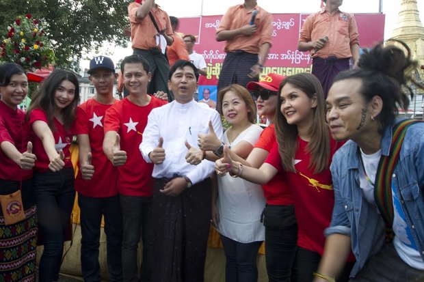 IN PHOTOS: NLD draws activists, musicians to Rangoon rally