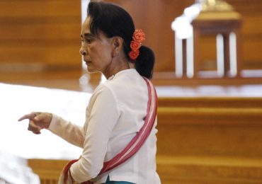 Suu Kyi rebukes overspending NLD candidates