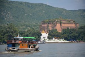 Ferry to Mingun (Colin Hinshelwood/ DVB)